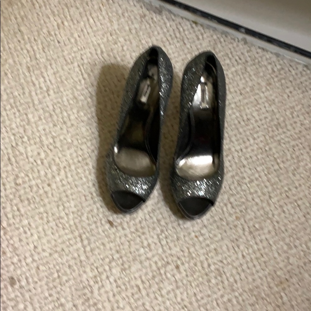 Glitter toe out shoes